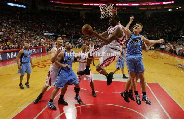 NBA季后赛：火箭再次击败爵士晋级西部决赛